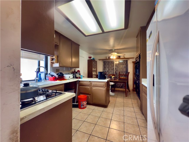 6352 Budlong Lake Avenue, San Diego CA: https://media.crmls.org/medias/09b92853-aa77-466c-a919-9b05b60c46ec.jpg