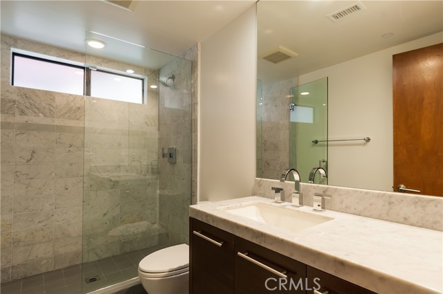 Detail Gallery Image 34 of 51 For 122 Manhattan Ave, Hermosa Beach,  CA 90254 - 3 Beds | 3/1 Baths