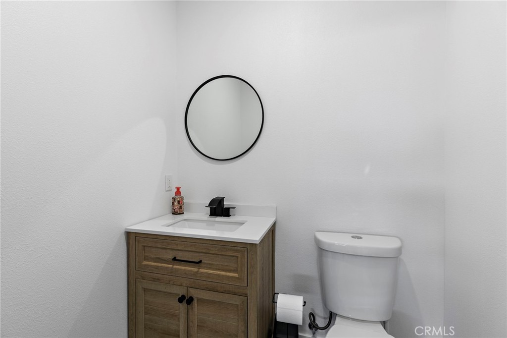https://media.crmls.org/medias/09b9f552-265e-4589-8ad1-9c008804b362.jpg?preset=X-Large