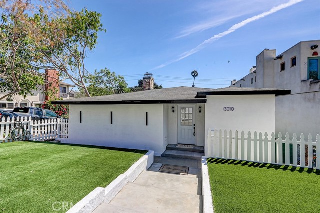 Detail Gallery Image 1 of 38 For 3010 Laurel Ave, Manhattan Beach,  CA 90266 - 4 Beds | 2 Baths