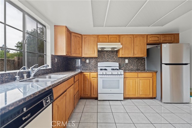Detail Gallery Image 5 of 13 For 1029 S Reservoir St, Pomona,  CA 91766 - 3 Beds | 3 Baths