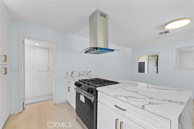 Detail Gallery Image 6 of 32 For 14032 Woodlawn Ave, Tustin,  CA 92780 - 4 Beds | 2 Baths