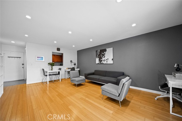 1222 N Olive Dr, West Hollywood CA: https://media.crmls.org/medias/09ba4f29-2b6d-4f3a-8d27-7122049eeb54.jpg