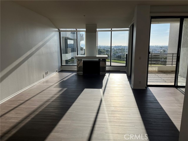 Detail Gallery Image 10 of 69 For 230 Lille Lane 212, Newport Beach,  CA 92663 - 2 Beds | 2 Baths