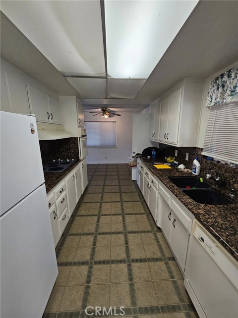 Detail Gallery Image 7 of 16 For 14185 Burning Tree, Victorville,  CA 92395 - 3 Beds | 2 Baths