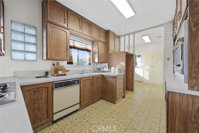 Detail Gallery Image 11 of 35 For 240 S Real, Bakersfield,  CA 93309 - 3 Beds | 2 Baths