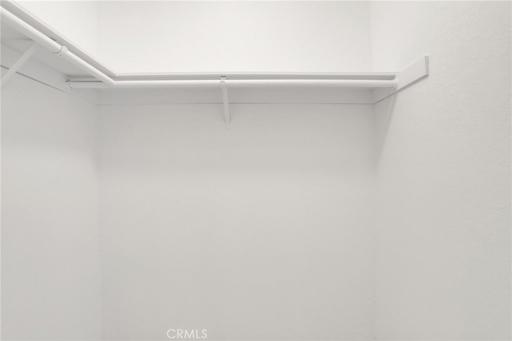 https://media.crmls.org/medias/09bca9d8-be9a-4a15-b97c-1959edd7b911.jpg?preset=X-Large