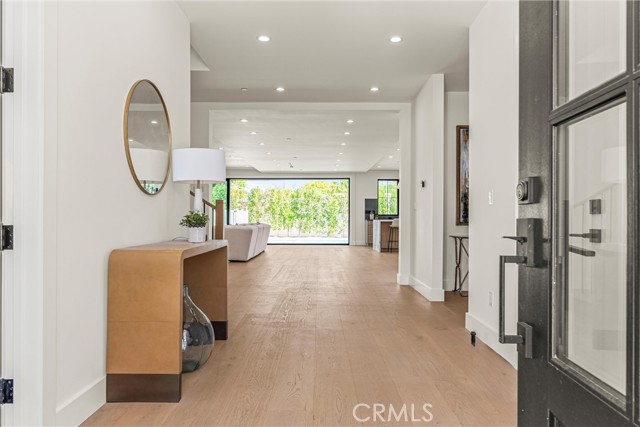 Detail Gallery Image 4 of 51 For 5258 Lemona Ave, Sherman Oaks,  CA 91411 - 4 Beds | 5 Baths