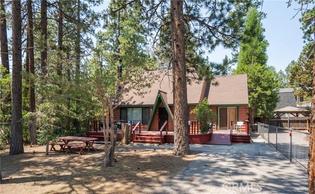 Detail Gallery Image 2 of 22 For 1005 Nana Ave, Big Bear City,  CA 92314 - 2 Beds | 2 Baths