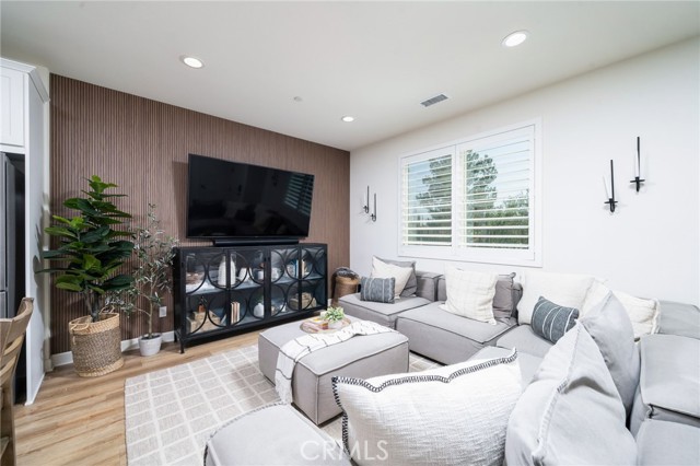 Detail Gallery Image 6 of 49 For 3580 E Lantern Paseo #142,  Ontario,  CA 91761 - 3 Beds | 2/1 Baths