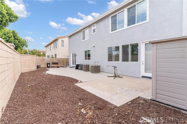 7681 Stonegate Drive, Eastvale CA: https://media.crmls.org/medias/09bd6cc8-42c8-40a2-a967-618b0bf67e3c.jpg