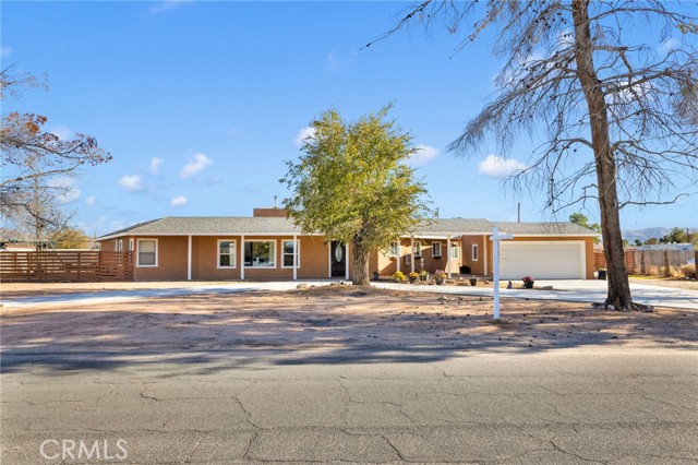 14573 Gayhead, Apple Valley CA: https://media.crmls.org/medias/09be5672-7ce8-4175-9272-5a69ad63fec6.jpg