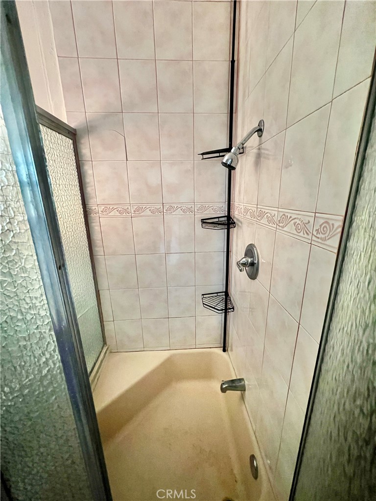 https://media.crmls.org/medias/09be958a-3c1e-4a54-bc0c-d6b30c9375db.jpg?preset=X-Large