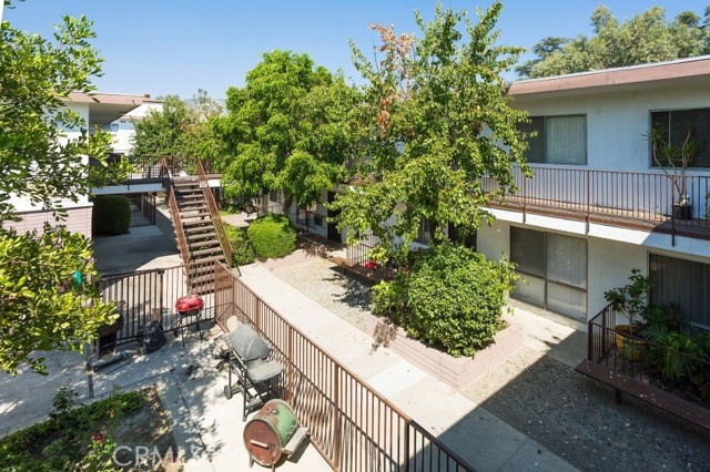 Detail Gallery Image 5 of 10 For 13050 Dronfield Ave #23,  Sylmar,  CA 91342 - 2 Beds | 2 Baths