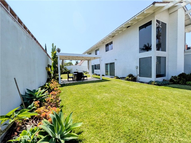 Detail Gallery Image 17 of 17 For 20291 Bancroft Cir, Huntington Beach,  CA 92646 - 4 Beds | 2/1 Baths