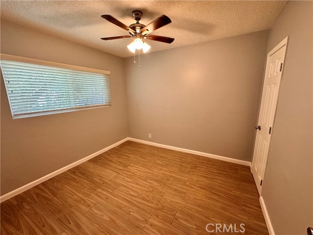 215 E Walnut Avenue, Monrovia CA: https://media.crmls.org/medias/09c3c2eb-9e51-463d-8975-3b65c7405f38.jpg