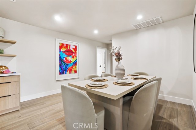 9425 Gierson Avenue, Chatsworth CA: https://media.crmls.org/medias/09c4e42a-b2f0-435a-b6fe-6d44bb222e40.jpg