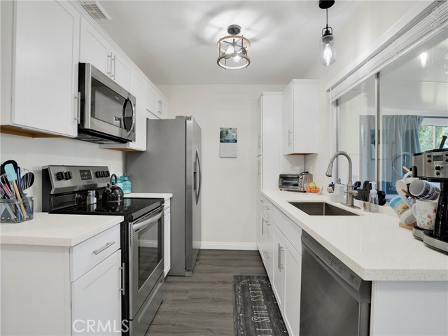 Detail Gallery Image 3 of 31 For 19816 Spanish Oak, Newhall,  CA 91321 - 2 Beds | 2 Baths