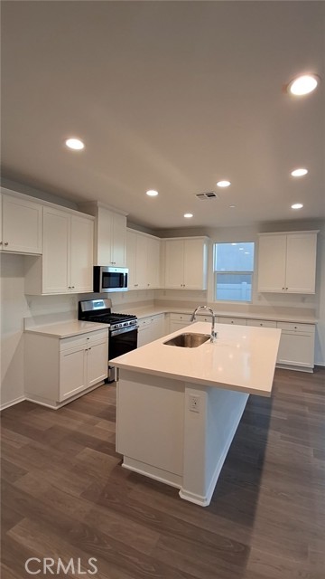 Detail Gallery Image 2 of 8 For 266 Planter Ct, Hemet,  CA 92543 - 4 Beds | 3 Baths