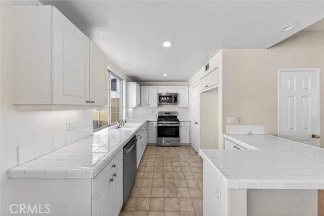 Detail Gallery Image 19 of 37 For 23429 S Vermont Ave #B,  Torrance,  CA 90502 - 3 Beds | 3 Baths