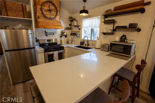 Detail Gallery Image 5 of 30 For 33067 Robin, Running Springs,  CA 92382 - 3 Beds | 2 Baths