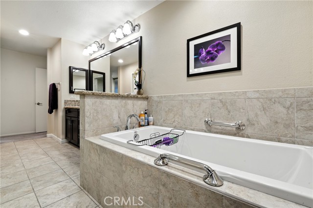 18221 Andrea N Circle, Northridge CA: https://media.crmls.org/medias/09c6eb5c-98d5-4f8b-86dd-930cfbc0fa12.jpg
