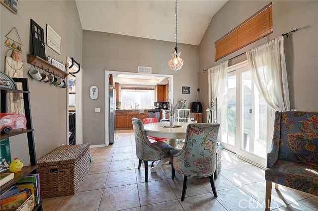 Detail Gallery Image 3 of 3 For 21091 Redwood Ln, Mission Viejo,  CA 92691 - 3 Beds | 2/1 Baths