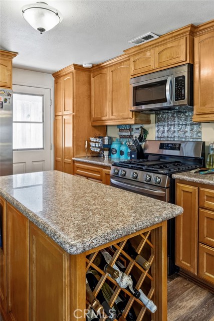 5644 Wadsworth Avenue, Highland CA: https://media.crmls.org/medias/09c83ea2-7318-4548-857e-4ff309b38a87.jpg