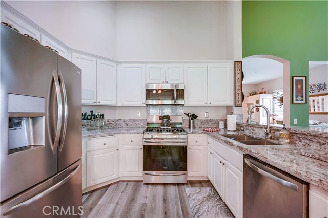 11327 La Brisa Circle, Fontana CA: https://media.crmls.org/medias/09ca3ceb-7ec3-4b85-bc19-685c1537b801.jpg