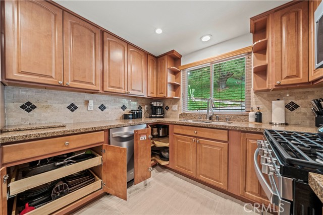 Detail Gallery Image 5 of 61 For 19439 Oak Crossing Rd, Newhall,  CA 91321 - 2 Beds | 2 Baths