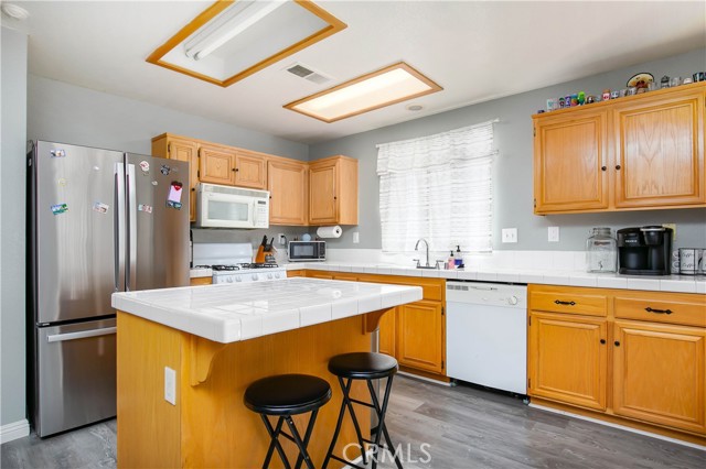 Detail Gallery Image 10 of 23 For 45451 Pickford Ave, Lancaster,  CA 93534 - 3 Beds | 2 Baths