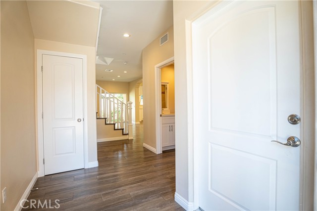 9246 Cedros Avenue, Panorama City CA: https://media.crmls.org/medias/09cb6507-b3ac-43dc-870d-4778a11192f7.jpg