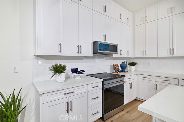 Detail Gallery Image 9 of 33 For 7251 Aura Cir, Huntington Beach,  CA 92647 - 4 Beds | 3/1 Baths