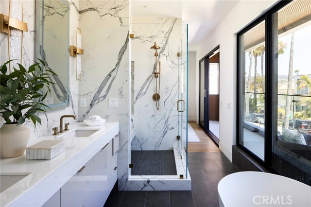 303 Goldenrod Avenue, Corona del Mar CA: https://media.crmls.org/medias/09cc91ce-b13c-46e1-9b09-3d08687d961a.jpg