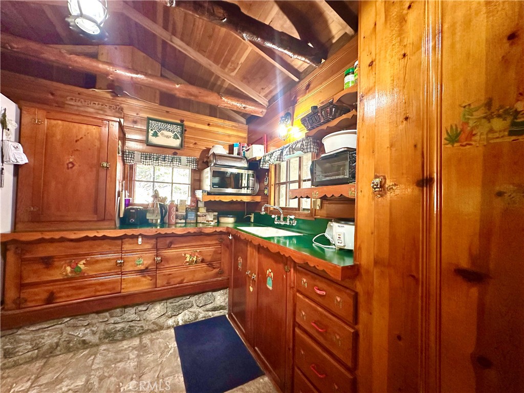 https://media.crmls.org/medias/09cc9fdd-1472-4b49-89bf-2ad3b4c385e1.jpg?preset=X-Large