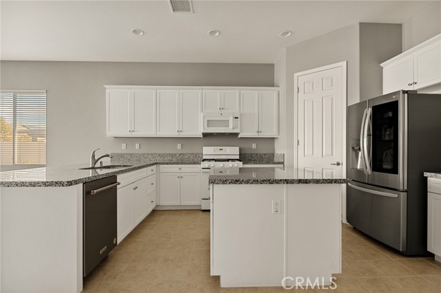 Detail Gallery Image 7 of 26 For 1576 Timberline, Beaumont,  CA 92223 - 3 Beds | 2 Baths