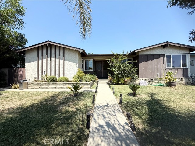 23233 Vanowen Street, West Hills CA: https://media.crmls.org/medias/09cd846e-ad04-41e8-a0d6-eaa581cac317.jpg