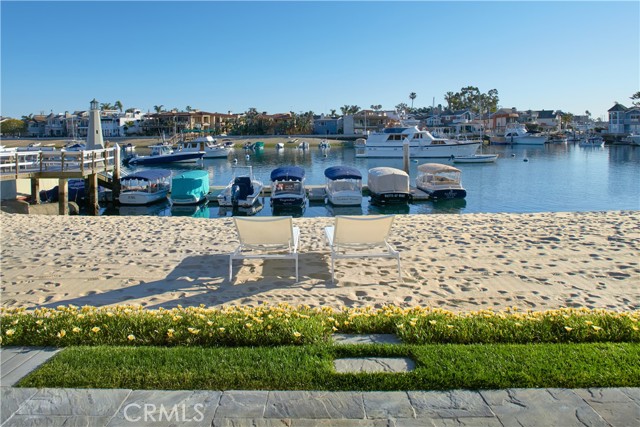 Detail Gallery Image 15 of 55 For 14 Beacon Bay, Newport Beach,  CA 92660 - 4 Beds | 4/1 Baths