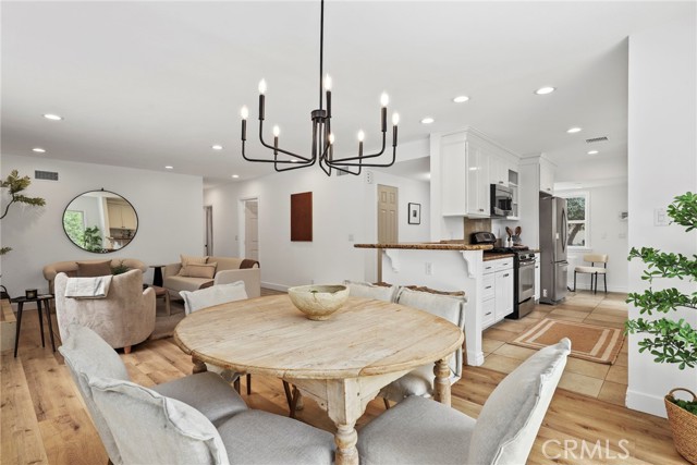 Detail Gallery Image 10 of 44 For 4410 Canoga Dr, Woodland Hills,  CA 91364 - 4 Beds | 3 Baths