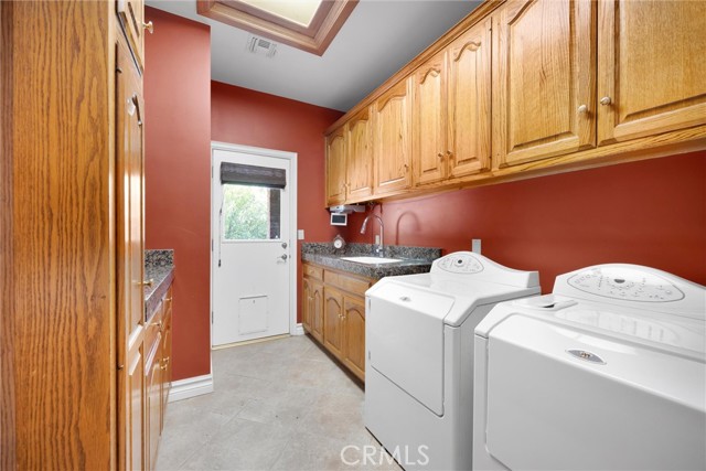 Detail Gallery Image 56 of 72 For 8905 Saint Cloud Ln, Bakersfield,  CA 93311 - 4 Beds | 4/1 Baths