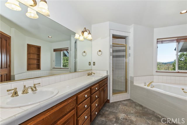 Detail Gallery Image 31 of 54 For 27513 St Bernard Ln, Lake Arrowhead,  CA 92352 - 5 Beds | 3 Baths