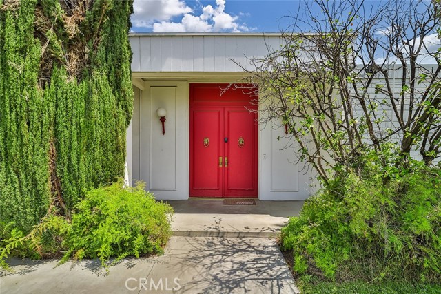 17313 Citronia Street, Northridge CA: https://media.crmls.org/medias/09cf3e7a-e613-410a-b00c-2f810516b37a.jpg