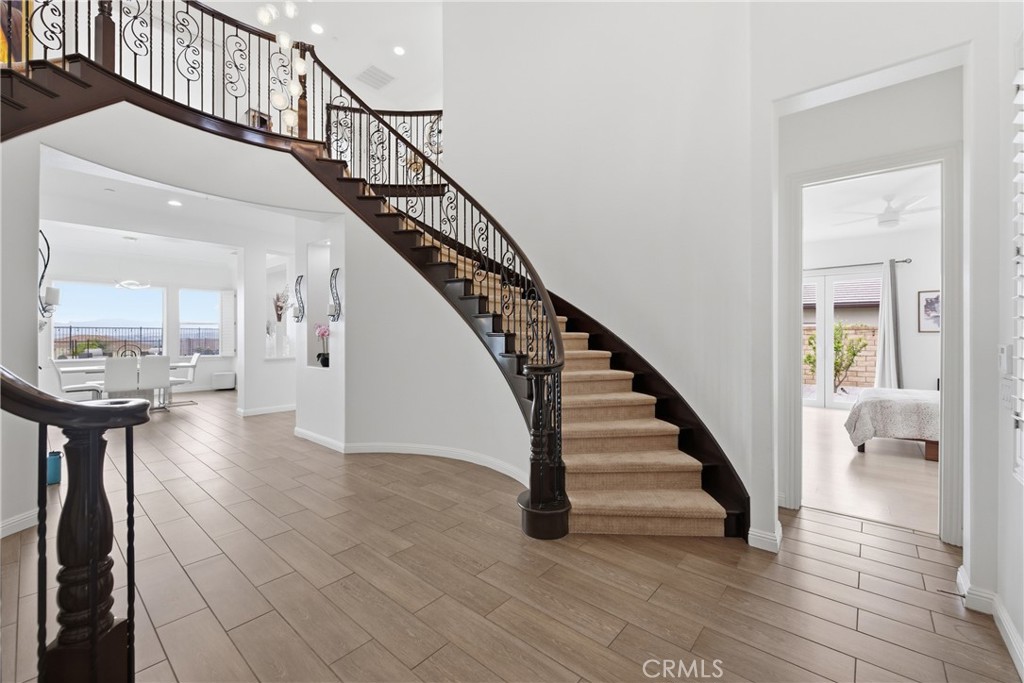https://media.crmls.org/medias/09d06028-5076-416a-b854-9ac62549b87a.jpg?preset=X-Large