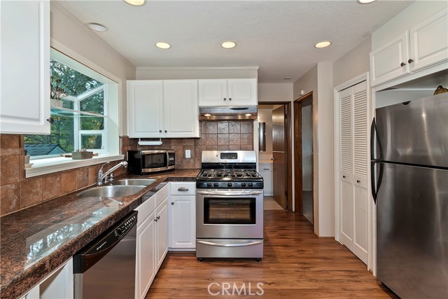 Detail Gallery Image 6 of 36 For 26822 Huron, Lake Arrowhead,  CA 92352 - 3 Beds | 3/1 Baths