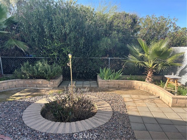 Detail Gallery Image 6 of 9 For 680 Camino Real, Hemet,  CA 92543 - 2 Beds | 2 Baths