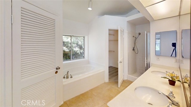 2930 Juniper Drive, Corona CA: https://media.crmls.org/medias/09d315fa-68be-4e5b-a9b5-b32bd8296cfd.jpg