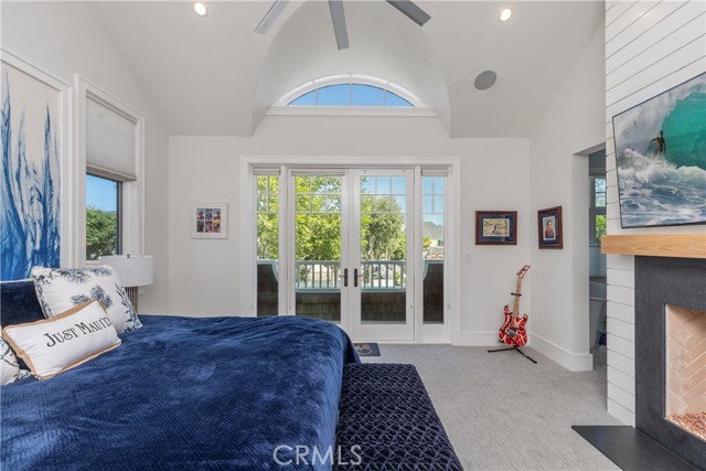 2149 E Ocean Boulevard, Newport Beach CA: https://media.crmls.org/medias/09d38ec0-0341-45fc-9ef7-d9db5c725e3e.jpg