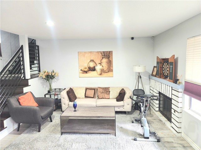 Detail Gallery Image 4 of 17 For 9735 El Paseo, Rancho Cucamonga,  CA 91730 - 3 Beds | 2/1 Baths