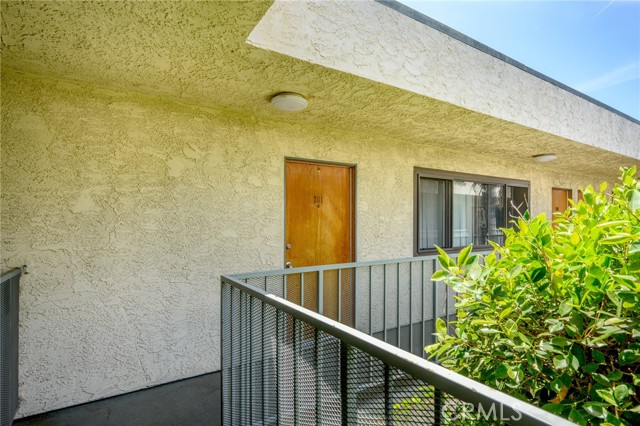 16226 Vanowen Street, Van Nuys CA: https://media.crmls.org/medias/09d3d46a-dcb1-4ec1-b738-cd4caf8329cf.jpg