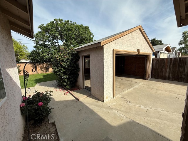 Detail Gallery Image 16 of 21 For 6900 Garden Grove, Reseda,  CA 91335 - 4 Beds | 2 Baths